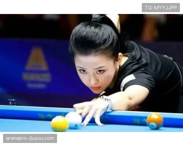 潘晓婷打完一场球，隔天网红咖啡厅被她承包了半张桌子你说这生活咋这么扎眼？